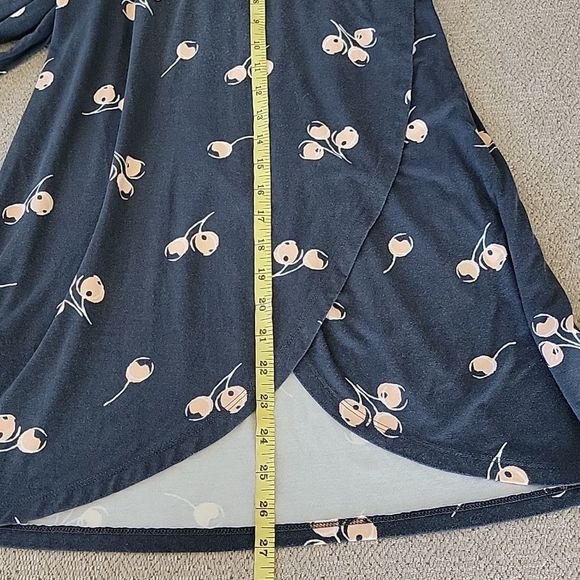 LOFT Gray with Cherries Short Sleeve Wrap Dress with Belt - Size 2 - Picture 12 of 15
